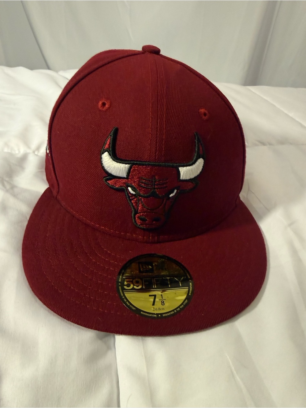 Chicago Bulls Red Fitted Cap - Size 7 1/8